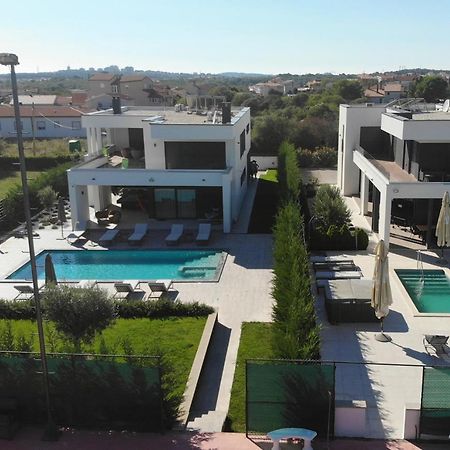 Villa Ula In Pula With Heated Pool And Sauna ภายนอก รูปภาพ