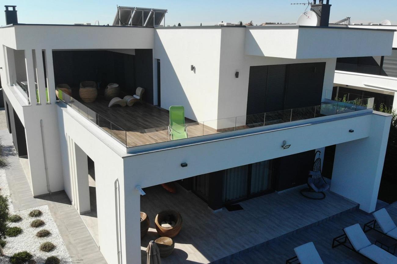 Villa Ula In Pula With Heated Pool And Sauna ภายนอก รูปภาพ