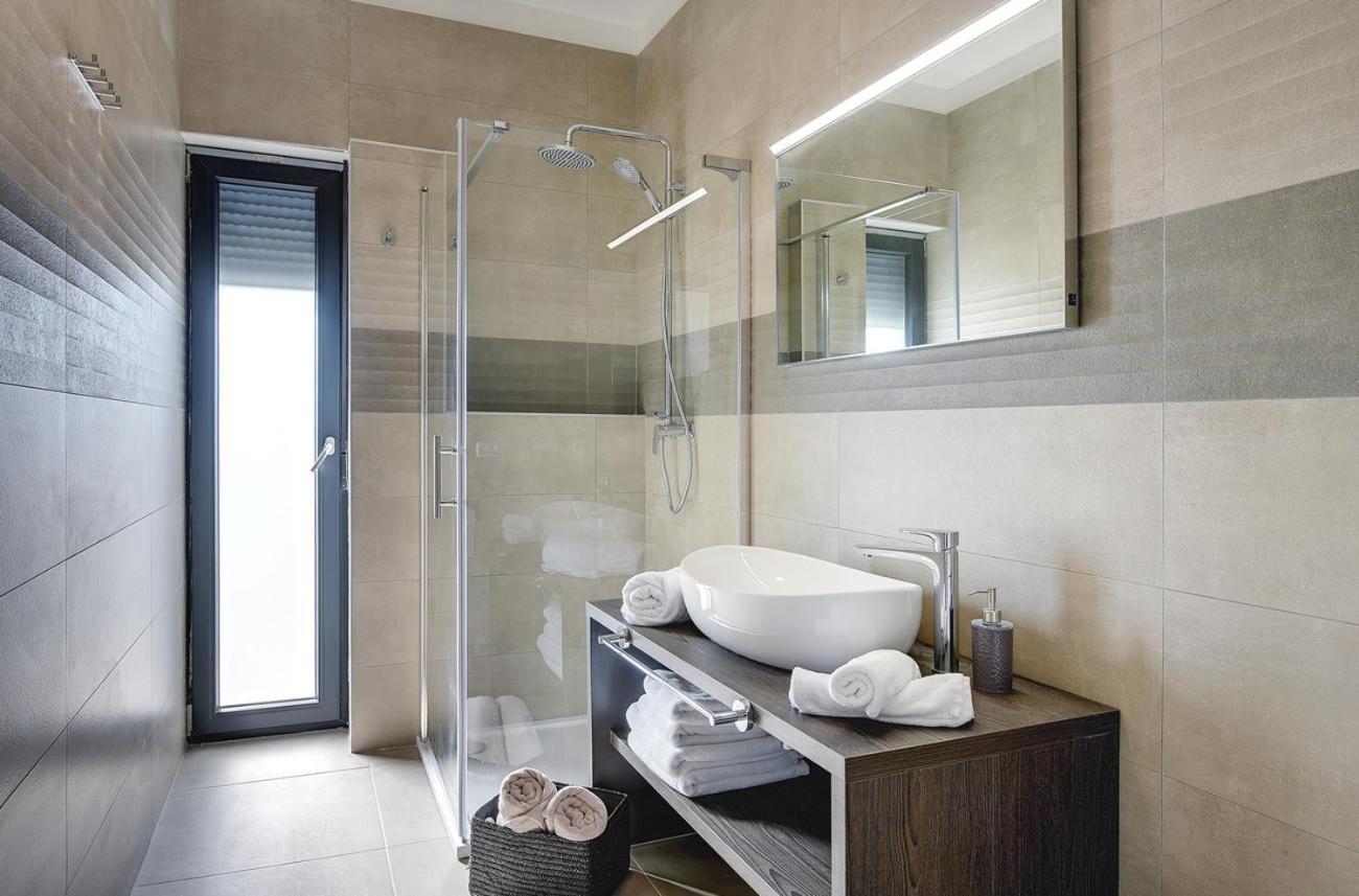 Villa Ula In Pula With Heated Pool And Sauna ภายนอก รูปภาพ