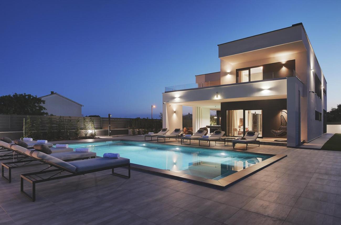 Villa Ula In Pula With Heated Pool And Sauna ภายนอก รูปภาพ