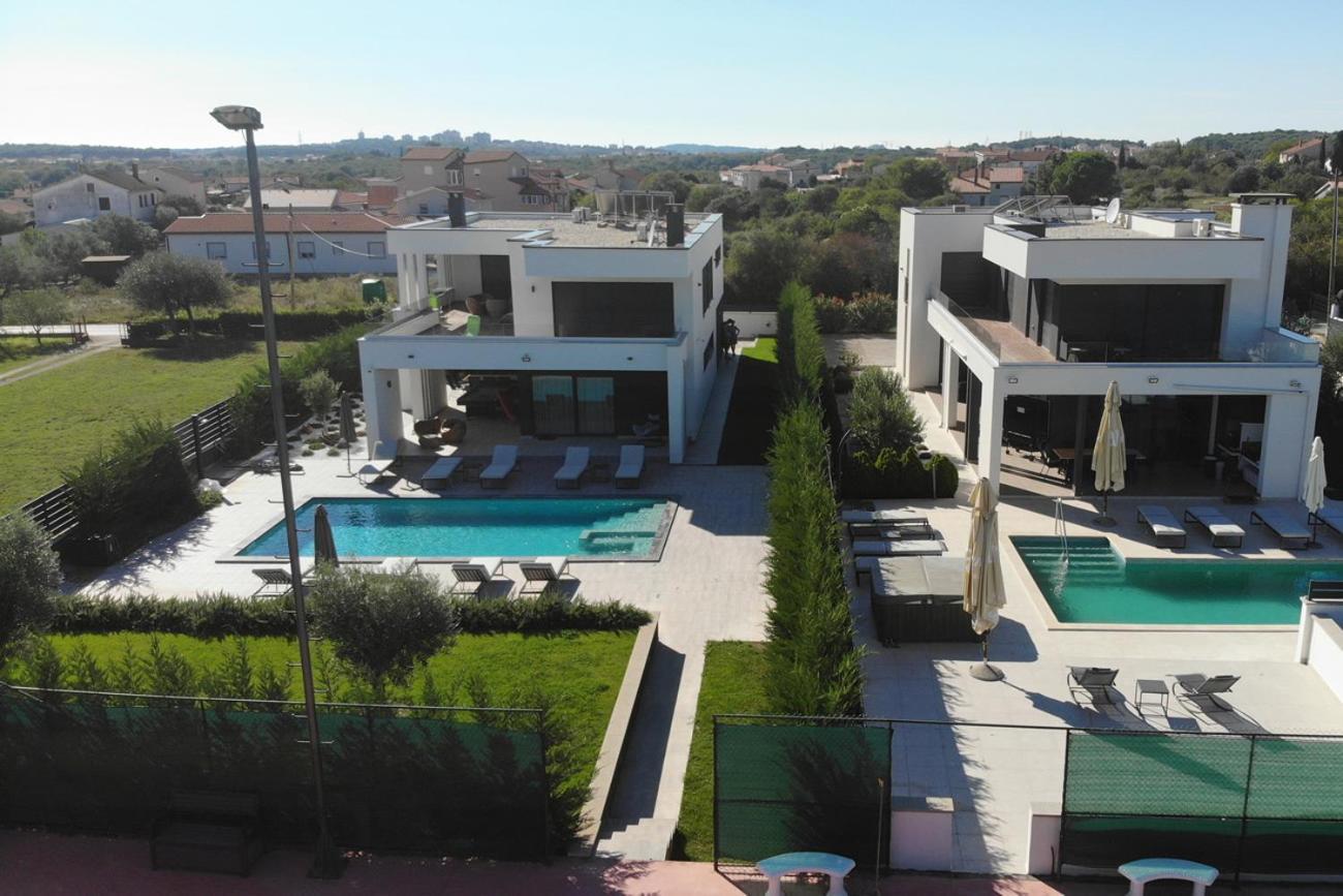 Villa Ula In Pula With Heated Pool And Sauna ภายนอก รูปภาพ