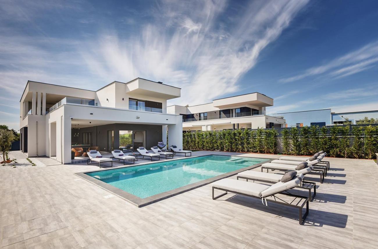 Villa Ula In Pula With Heated Pool And Sauna ภายนอก รูปภาพ