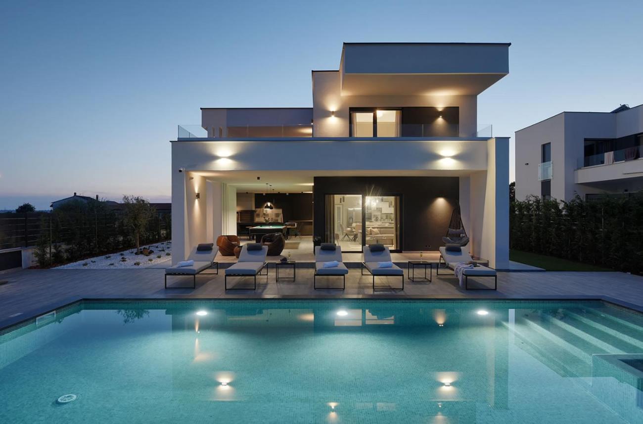 Villa Ula In Pula With Heated Pool And Sauna ภายนอก รูปภาพ