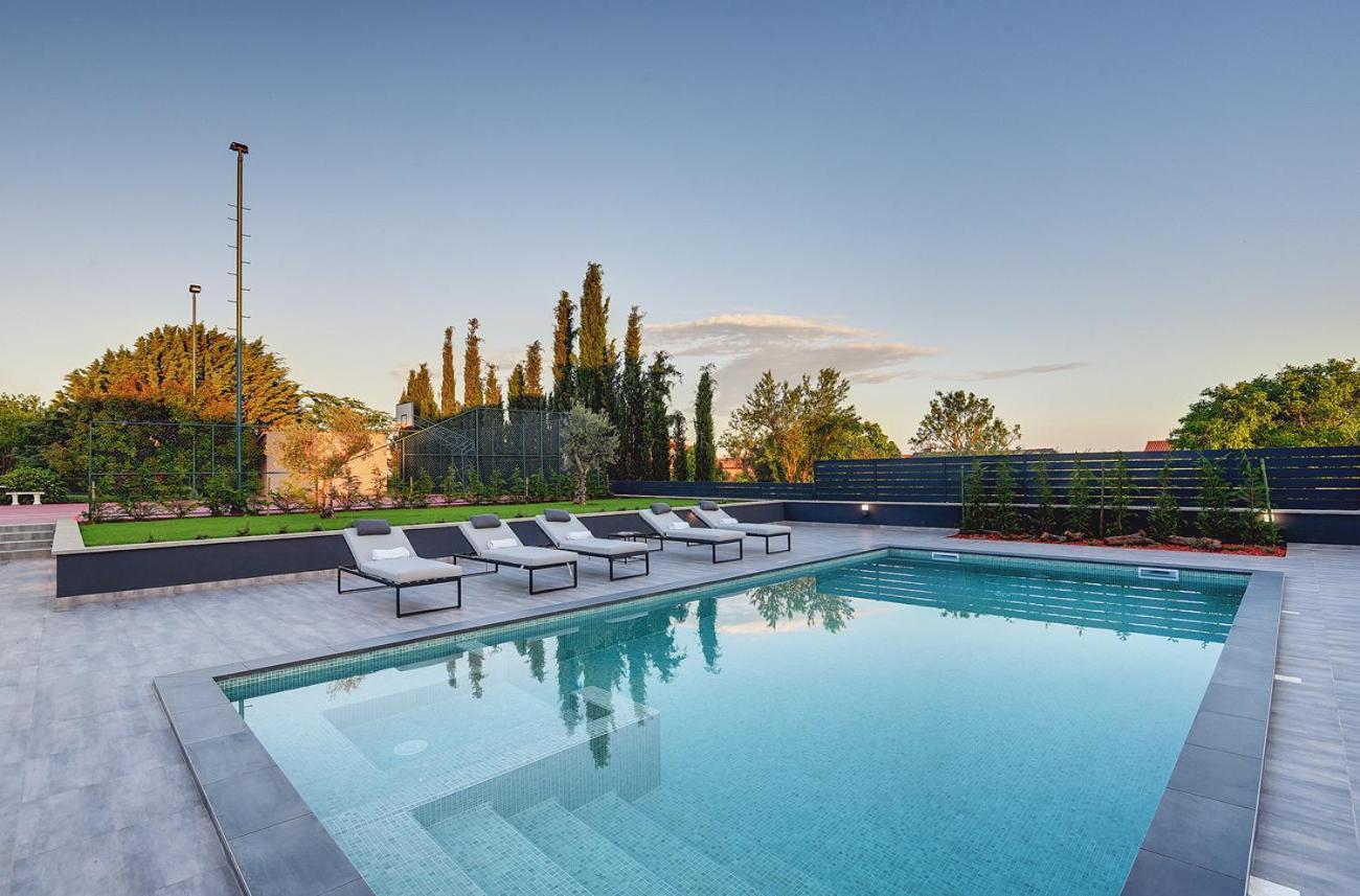 Villa Ula In Pula With Heated Pool And Sauna ภายนอก รูปภาพ
