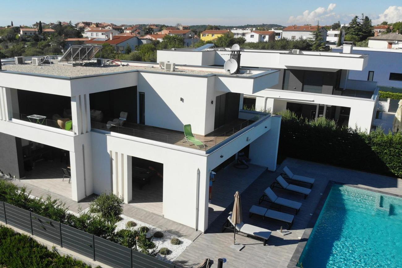 Villa Ula In Pula With Heated Pool And Sauna ภายนอก รูปภาพ